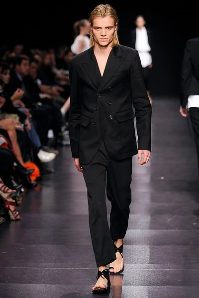 Look 3